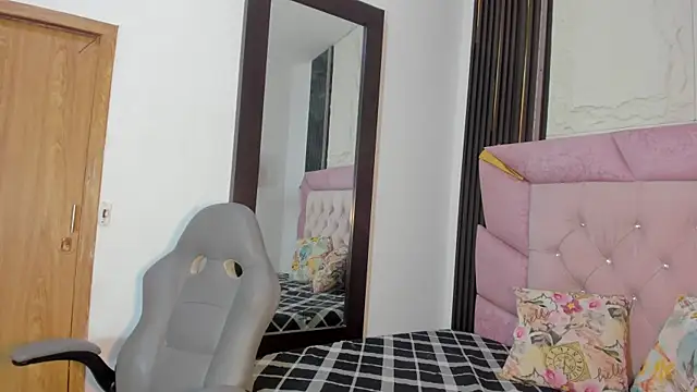 laurem-paulette online show from 11/07/25, 07:14