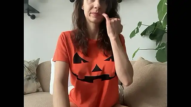 Mary Wet online show from 10/17/25, 11:57