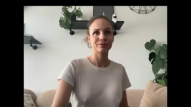 Snapshot of Mary_Wet chatting on 04/01/26, 11:33 Mary Wet online show from 04/01/26, 11:33
