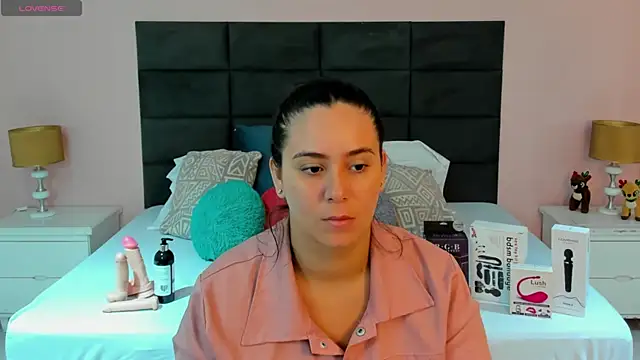 MadisonJenner online show from 11/17/25, 10:43