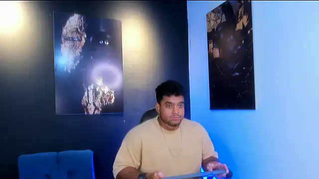 Big furry bear13 online show from 10/30/25, 04:58