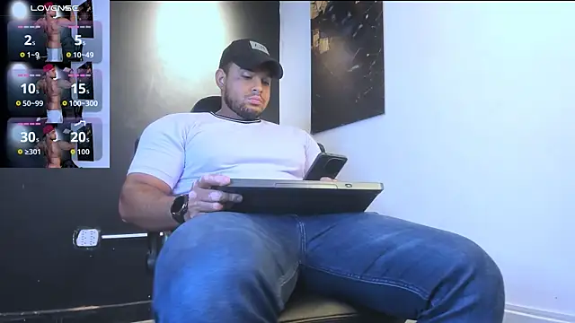 Big furry bear13 online show from 04/04/26, 11:29