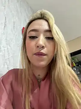 Snapshot of MollyCruz chatting on 06/19/26, 02:16 MollyCruz online show from 06/19/26, 02:16