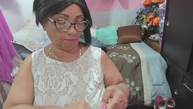 Snapshot of Mrs_mommy_ chatting on 06/15/26, 07:05 Mrs mommy online show from 06/15/26, 07:05