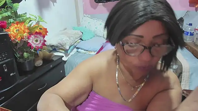 Snapshot of Mrs_mommy_ chatting on 07/05/26, 04:19 Mrs mommy online show from 07/05/26, 04:19