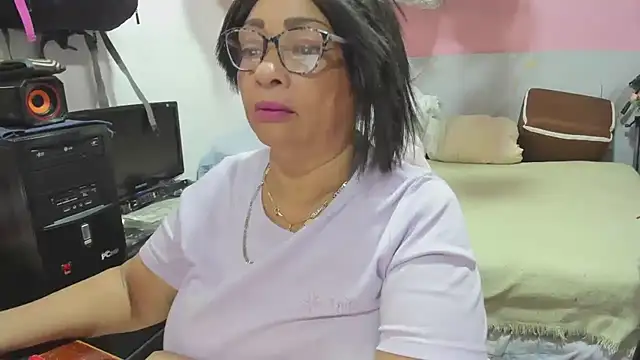 Snapshot of Mrs_mommy_ chatting on 07/20/26, 08:11 Mrs mommy online show from 07/20/26, 08:11
