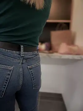 HotXMom online show from 01/31/25, 04:36