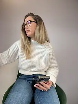 HotXMom online show from 02/04/25, 07:40