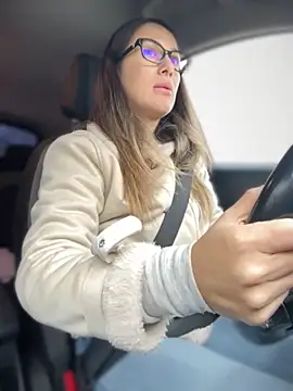 HotXMom online show from 11/12/25, 06:47