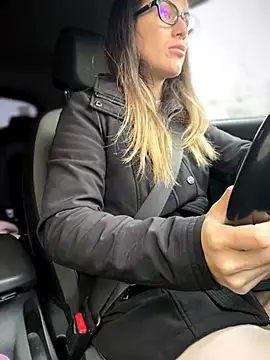 HotXMom online show from 11/17/25, 06:52