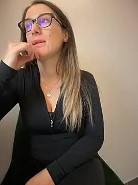 HotXMom online show from 12/02/25, 07:14