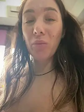 Snapshot of HotXMom chatting on 05/19/26, 05:58 HotXMom online show from 05/19/26, 05:58
