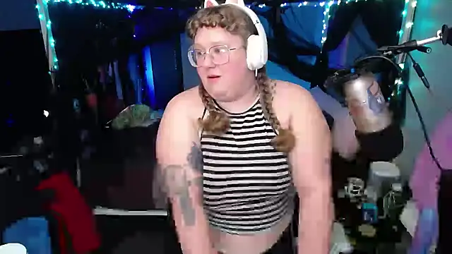 FatVeronica online show from 02/04/25, 04:15