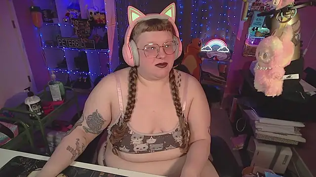 Snapshot of FatVeronica chatting on 03/18/26, 12:08 FatVeronica online show from 03/18/26, 12:08