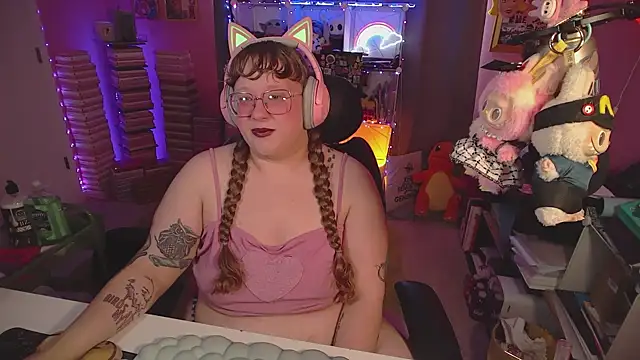 Snapshot of FatVeronica chatting on 06/20/26, 09:39 FatVeronica online show from 06/20/26, 09:39