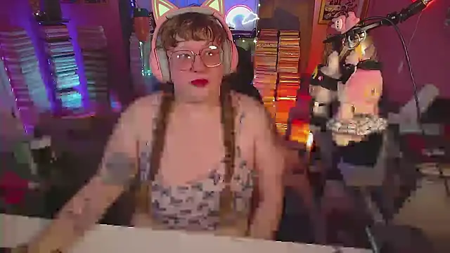 Snapshot of FatVeronica chatting on 07/09/26, 05:17 FatVeronica online show from 07/09/26, 05:17