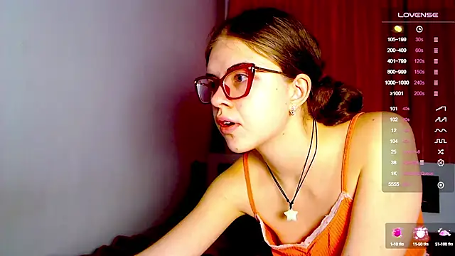 Snapshot of Sarah_HS chatting on 12/06/24, 12:27 Sarah HS online show from 12/06/24, 12:27