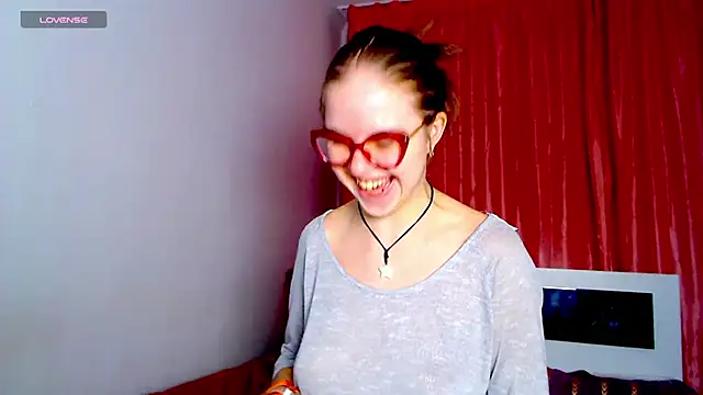 Snapshot of Sarah_HS chatting on 12/09/24, 06:25 Sarah HS online show from 12/09/24, 06:25