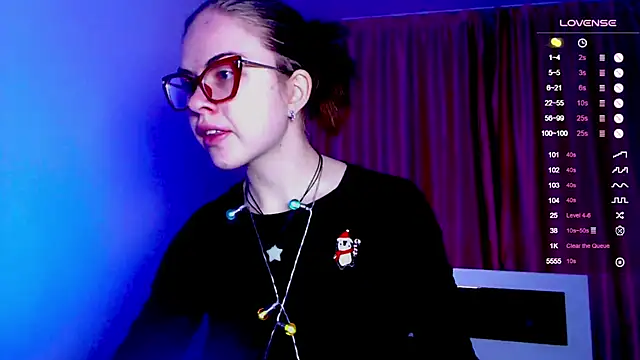 Snapshot of Sarah_HS chatting on 12/19/24, 04:46 Sarah HS online show from 12/19/24, 04:46