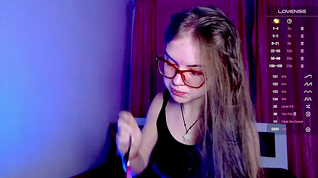 Snapshot of Sarah_HS chatting on 12/22/24, 12:05 Sarah HS online show from 12/22/24, 12:05