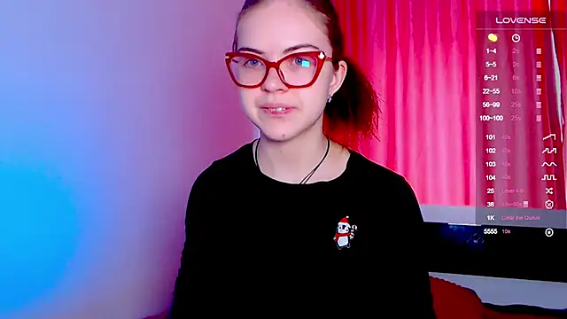 Snapshot of Sarah_HS chatting on 01/06/25, 08:03 Sarah HS online show from 01/06/25, 08:03