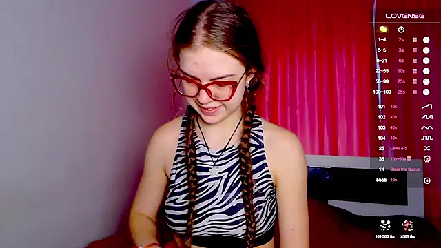 Snapshot of Sarah_HS chatting on 01/15/25, 10:49 Sarah HS online show from 01/15/25, 10:49