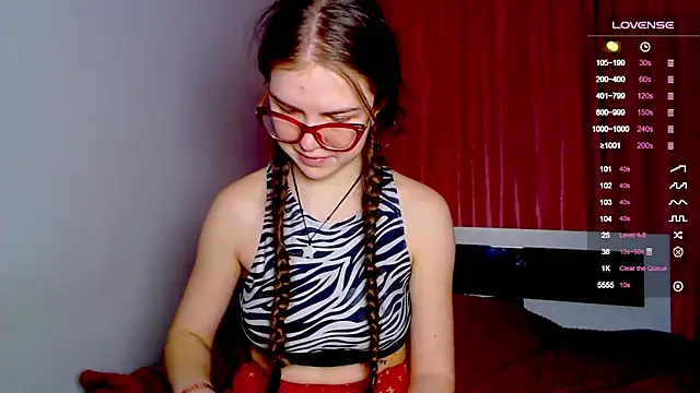 Snapshot of Sarah_HS chatting on 01/15/25, 01:52 Sarah HS online show from 01/15/25, 01:52