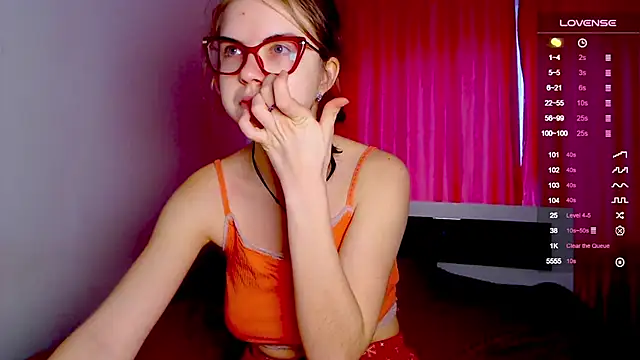 Snapshot of Sarah_HS chatting on 01/16/25, 10:10 Sarah HS online show from 01/16/25, 10:10