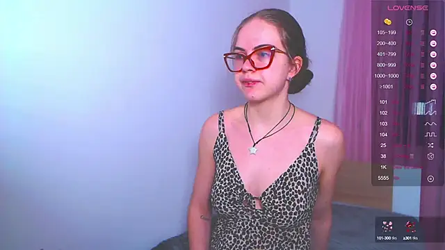 Snapshot of Sarah_HS chatting on 03/13/25, 04:23 Sarah HS online show from 03/13/25, 04:23