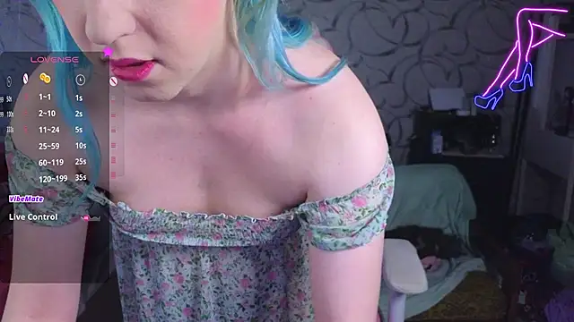 Snapshot of TheTrixy chatting on 11/10/25, 11:20 TheTrixy online show from 11/10/25, 11:20