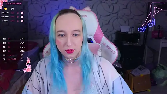 Snapshot of TheTrixy chatting on 11/14/25, 05:39 TheTrixy online show from 11/14/25, 05:39