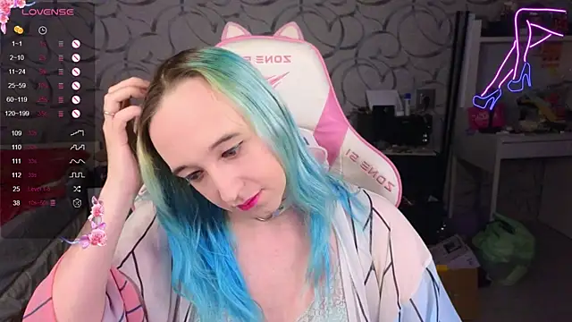 Snapshot of TheTrixy chatting on 11/15/25, 06:55 TheTrixy online show from 11/15/25, 06:55