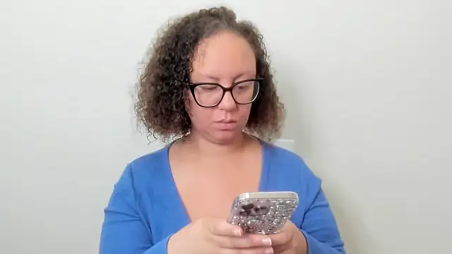 Snapshot of Paisleehaze chatting on 10/03/25, 01:30 Paisleehaze online show from 10/03/25, 01:30