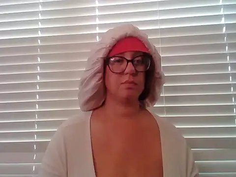 Snapshot of Paisleehaze chatting on 12/05/25, 06:26 Paisleehaze online show from 12/05/25, 06:26