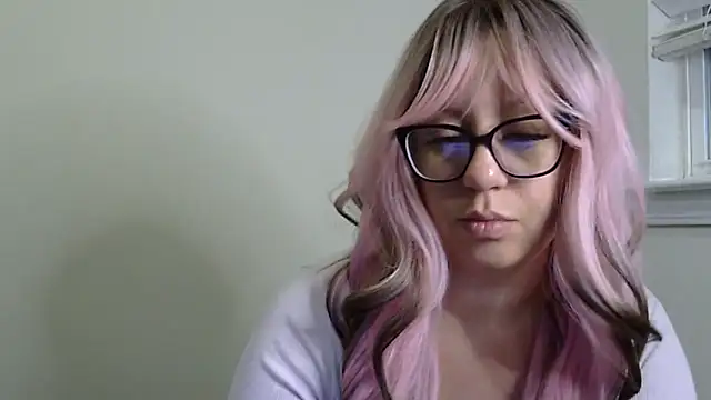 Snapshot of Paisleehaze chatting on 03/06/26, 08:11 Paisleehaze online show from 03/06/26, 08:11