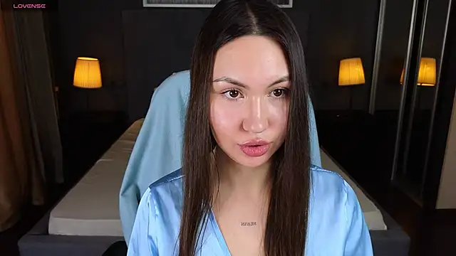 GIGI BENNET online show from 02/17/25, 05:25