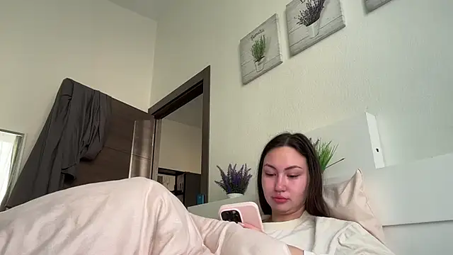 GIGI BENNET online show from 10/01/25, 05:35