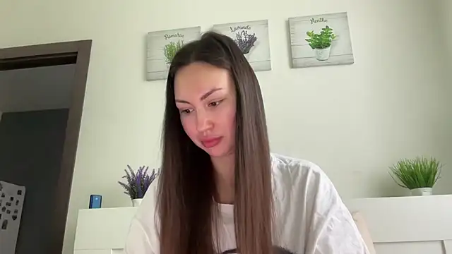 GIGI BENNET online show from 10/02/25, 05:47