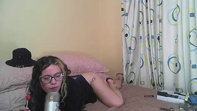 frikigyal online show from 02/18/25, 02:38