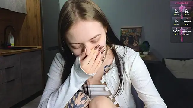 Snapshot of doll_lol_ chatting on 01/21/25, 11:24 doll lol online show from 01/21/25, 11:24