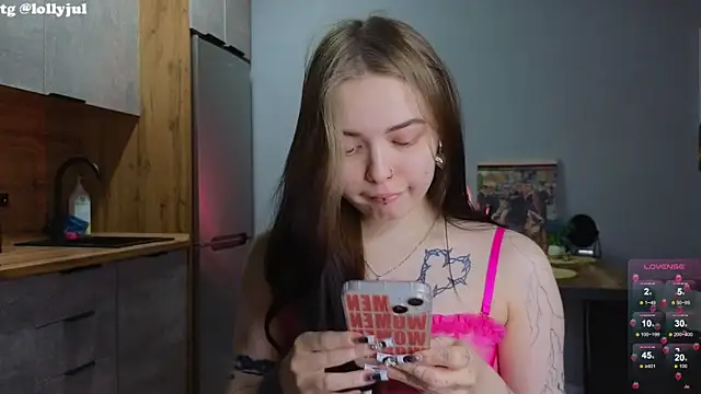 Snapshot of doll_lol_ chatting on 03/05/25, 08:00 doll lol online show from 03/05/25, 08:00