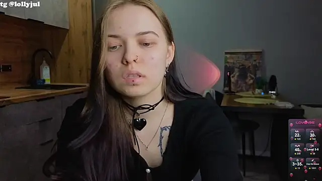 Snapshot of doll_lol_ chatting on 03/16/25, 02:32 doll lol online show from 03/16/25, 02:32