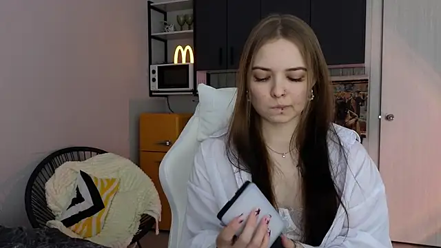 doll lol  online show from 11/27/25, 05:59