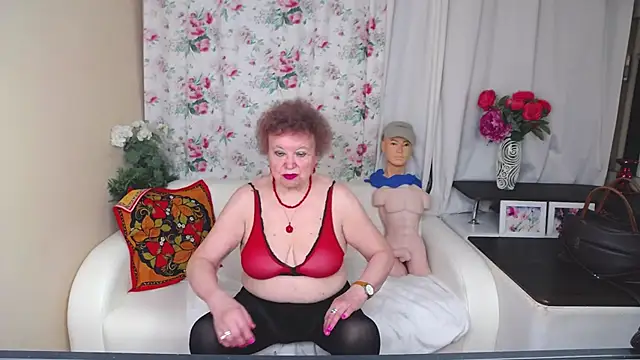 Snapshot of YourHotGranny chatting on 06/04/26, 11:16 YourHotGranny online show from 06/04/26, 11:16