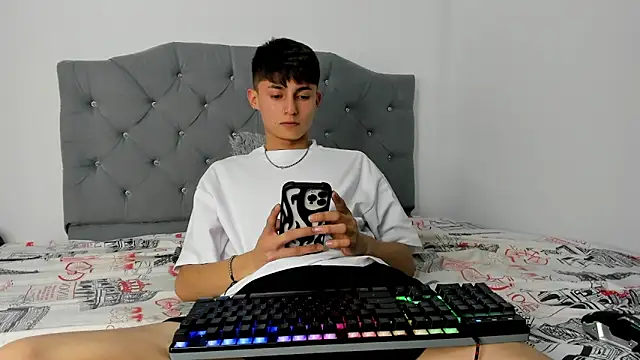 Snapshot of benavides_anthony chatting on 12/07/24, 06:43 benavides anthony online show from 12/07/24, 06:43