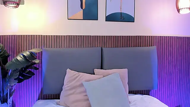 NicolleeEvanss online show from 04/01/26, 01:01