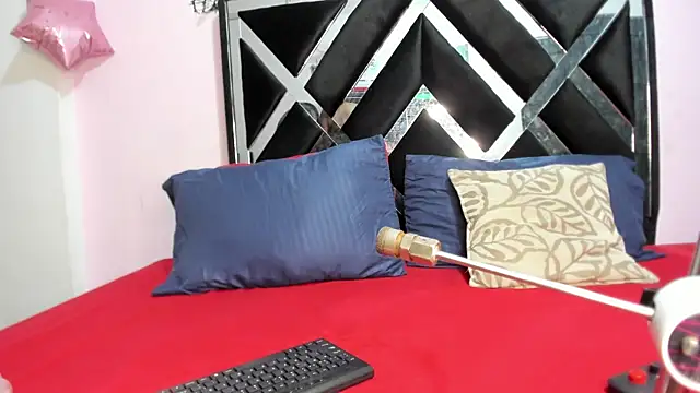Snapshot of GabyyJones chatting on 07/08/26, 01:43 GabyyJones online show from 07/08/26, 01:43