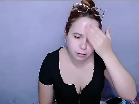 SubLayla01 online show from 04/15/26, 06:59