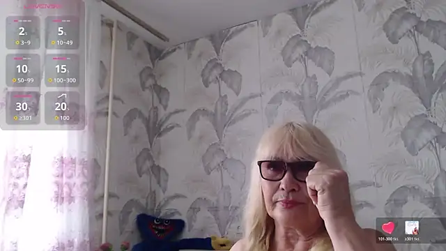 Snapshot of CamDiva113 chatting on 05/26/26, 12:45 CamDiva113 online show from 05/26/26, 12:45
