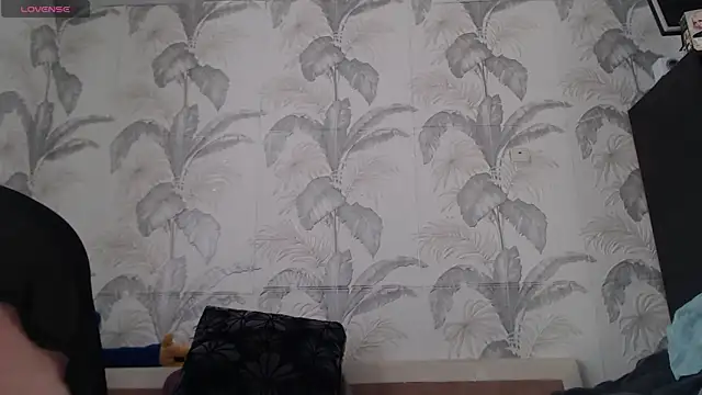 Snapshot of CamDiva113 chatting on 06/09/26, 01:17 CamDiva113 online show from 06/09/26, 01:17